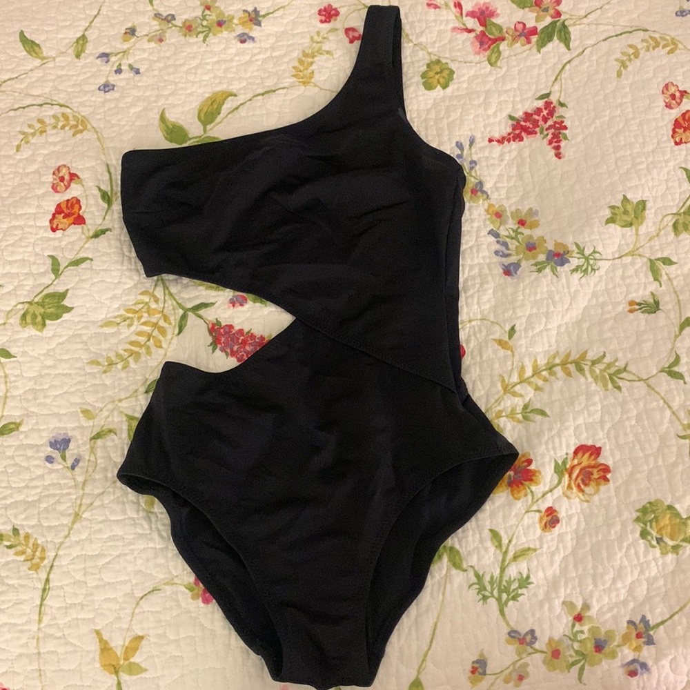 Solid & striped one shoulder swimsuit